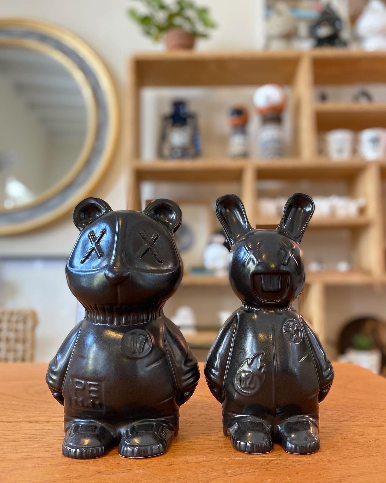 PANDA ATÓMICO BLACK, escultura en cerámica