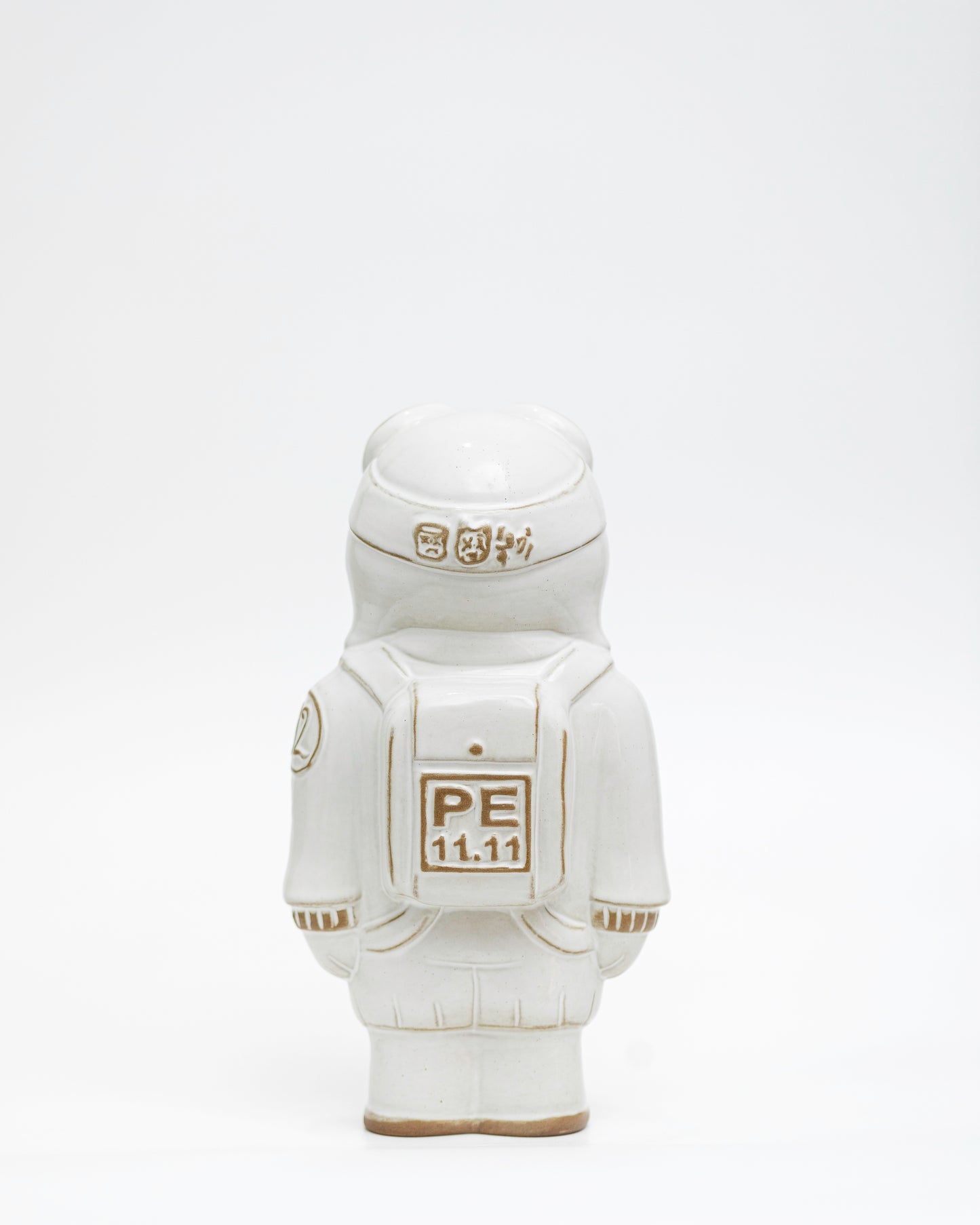 QUIÑONO.BOT.WHITE escultura en cerámica, Perujis, de El Imaquinario de Yute y Tocuyo