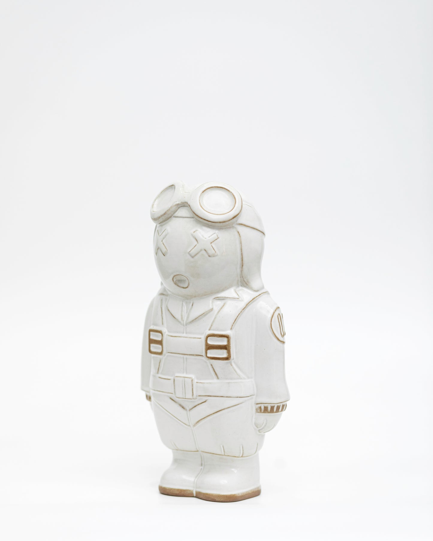 QUIÑONO.BOT.WHITE escultura en cerámica, Perujis, de El Imaquinario de Yute y Tocuyo