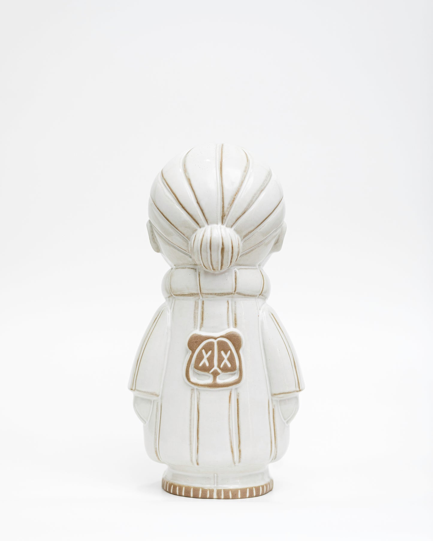LA RETRO-NONNA.BOT, escultura en porcelana, Peruji, de El Imaquinario de Yute y Tocuyo