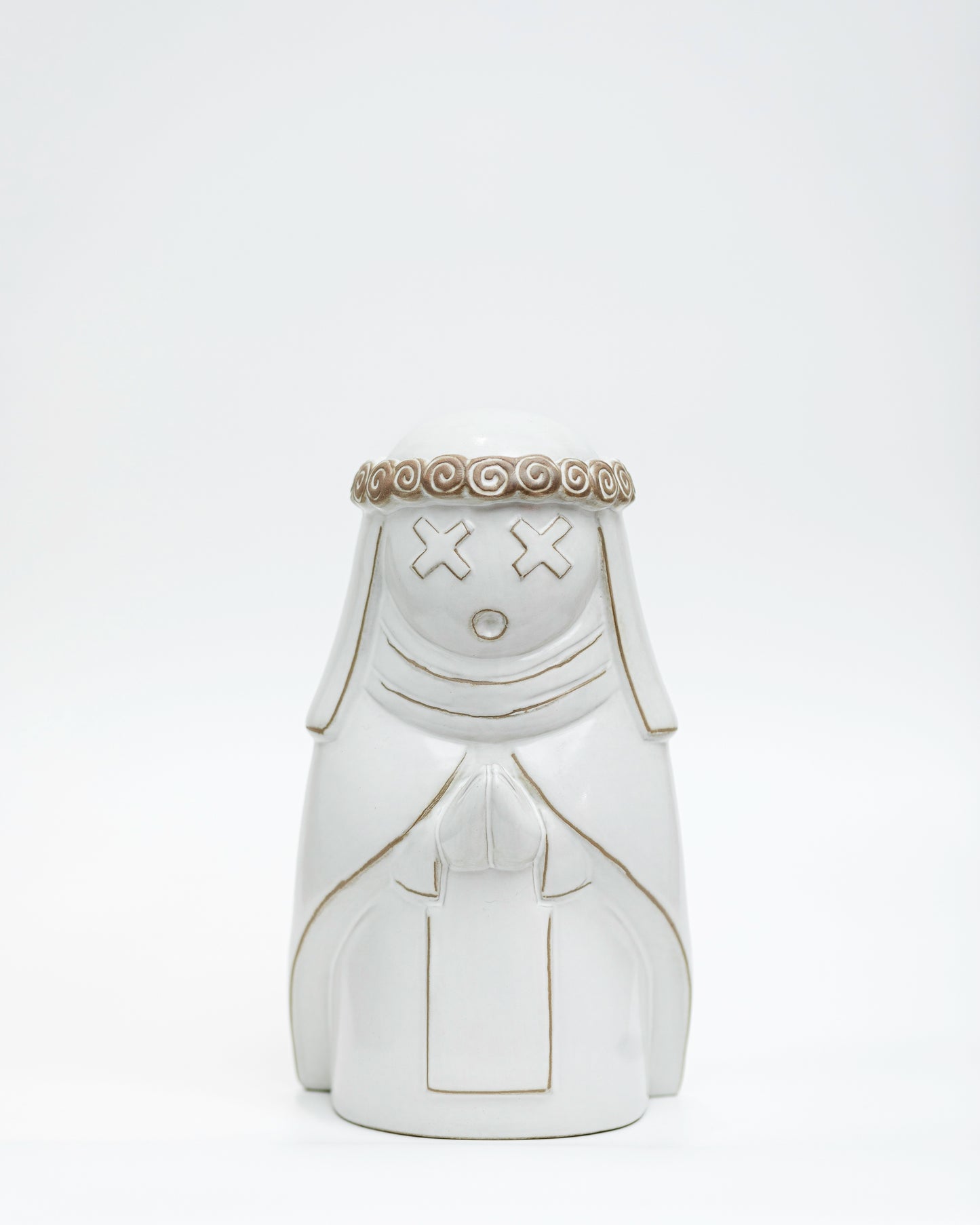 SANTARO.BOT.WHITE escultura en cerámica, Perujis, de El Imaquinario de Yute y Tocuyo