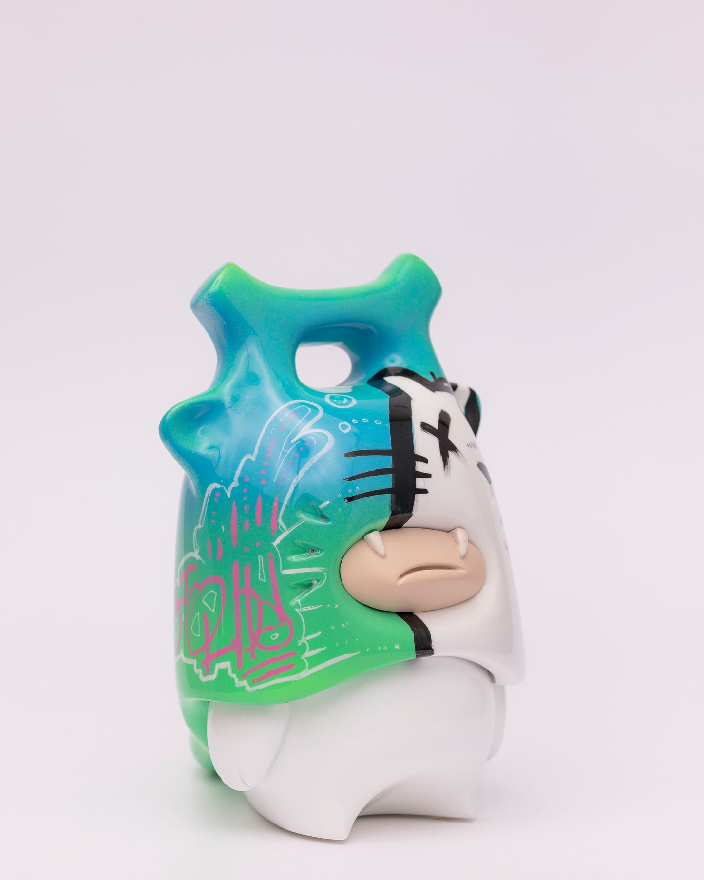 WAKO.Felino.Storyteller, escultura en resina de poliéster