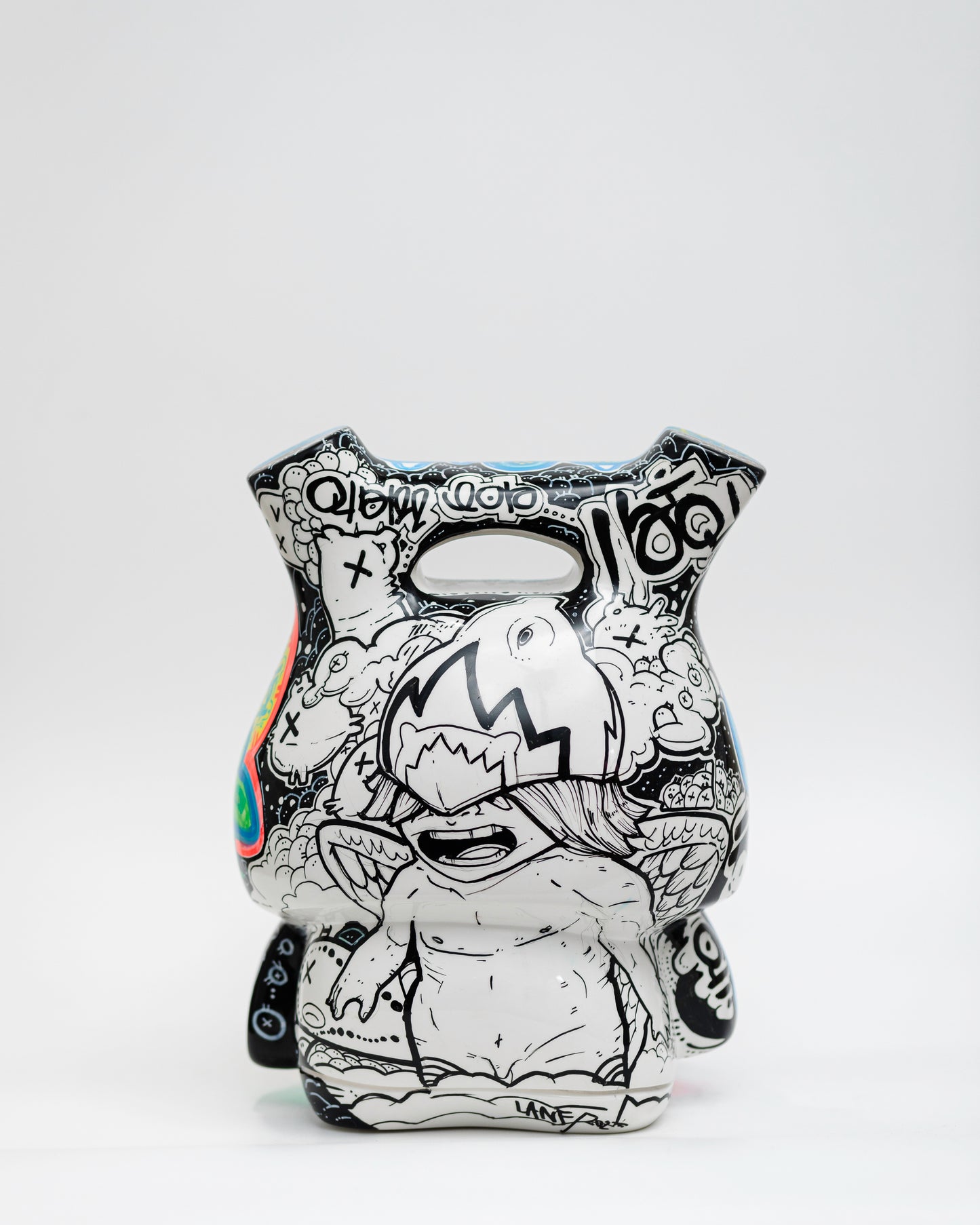WAKO.Storyteller, escultura en resina de poliéster