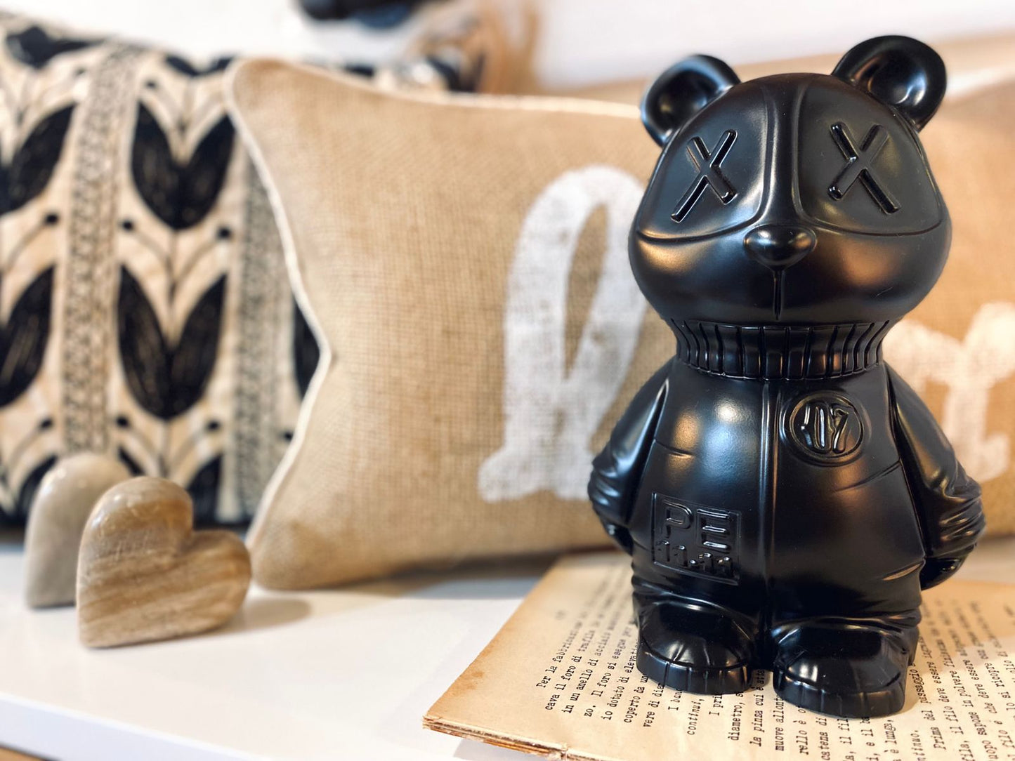 PANDA ATÓMICO BLACK, escultura en cerámica