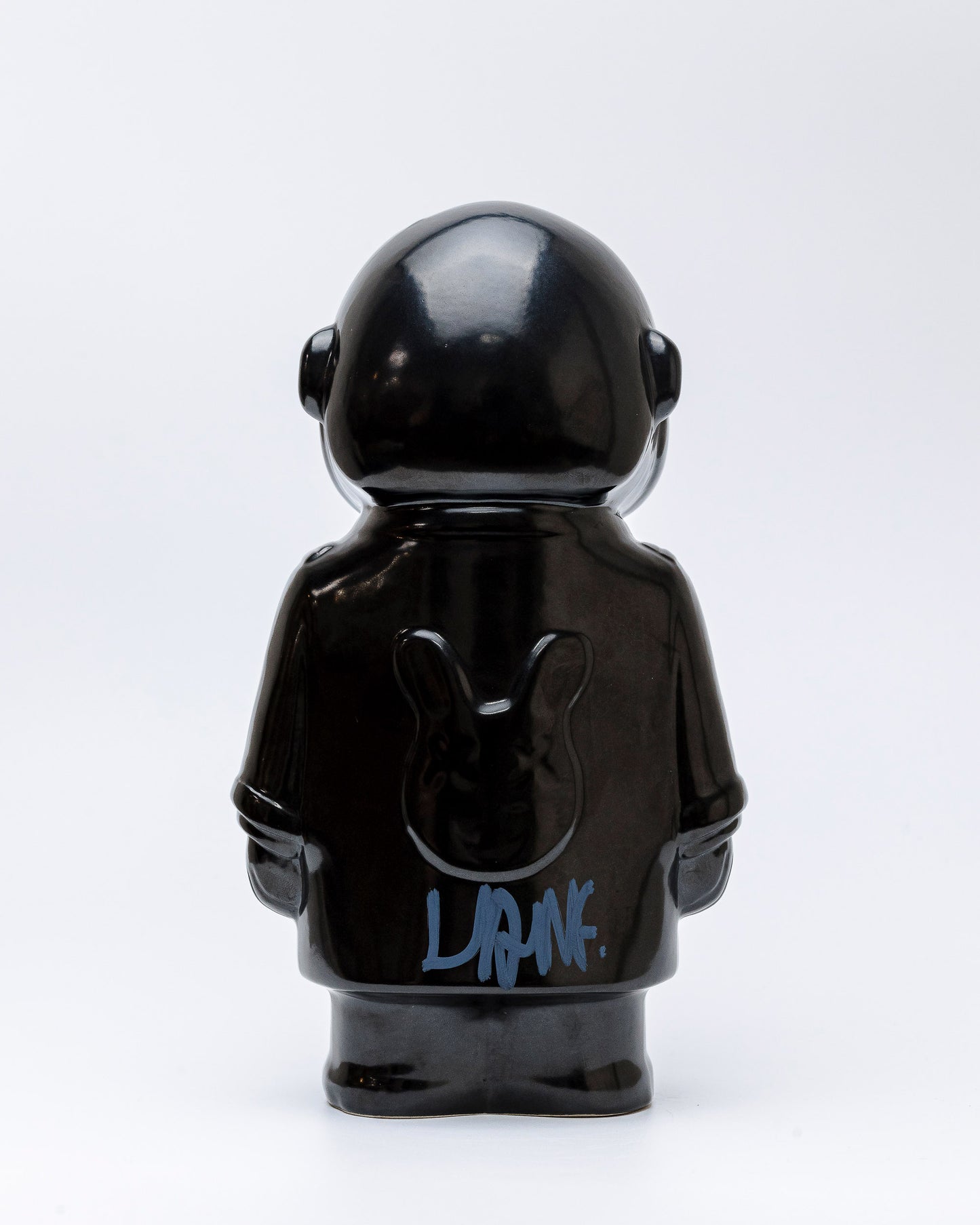 GRAUTO.BOT, escultura en gress negro brillante
