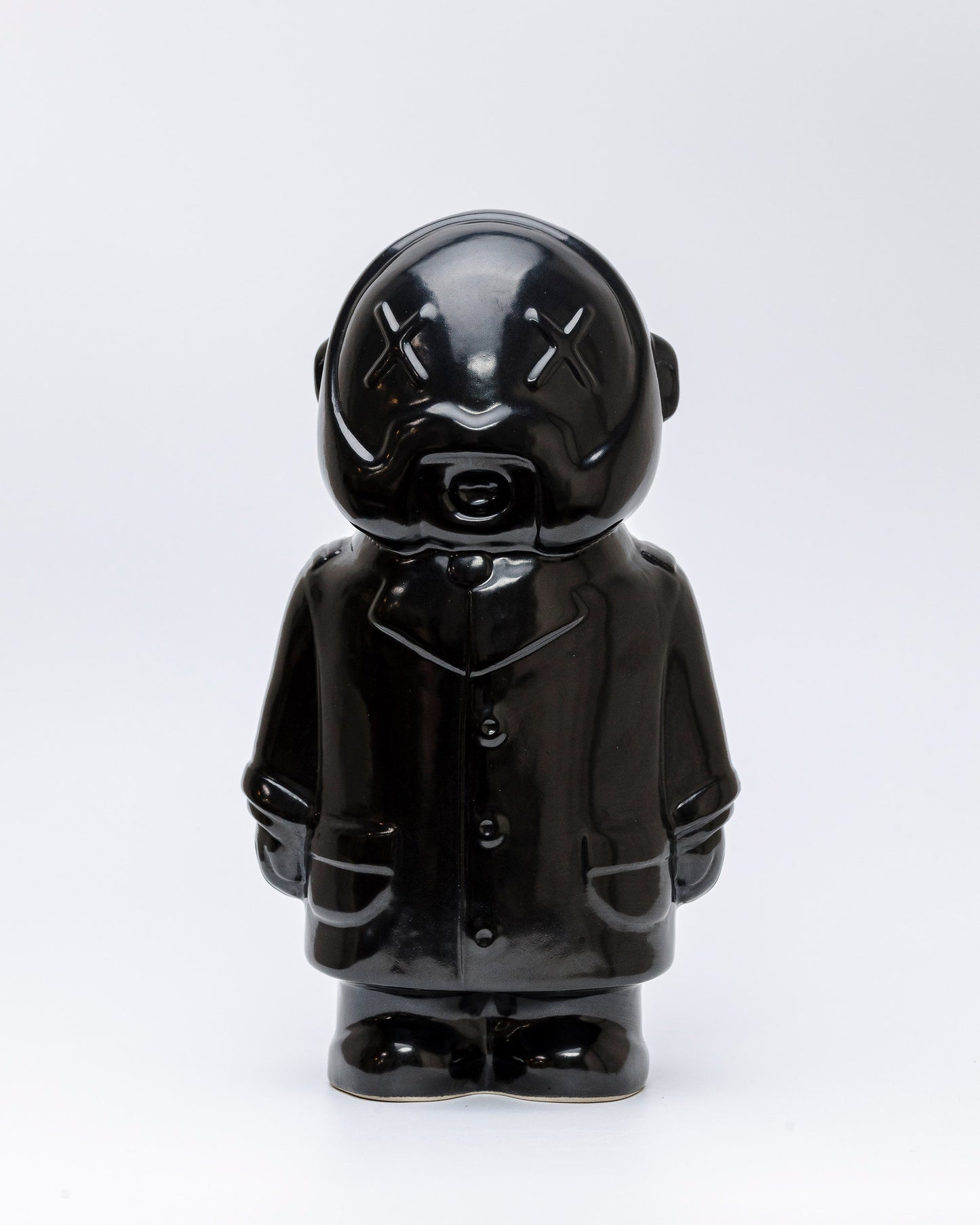 GRAUTO.BOT, escultura en gress negro brillante