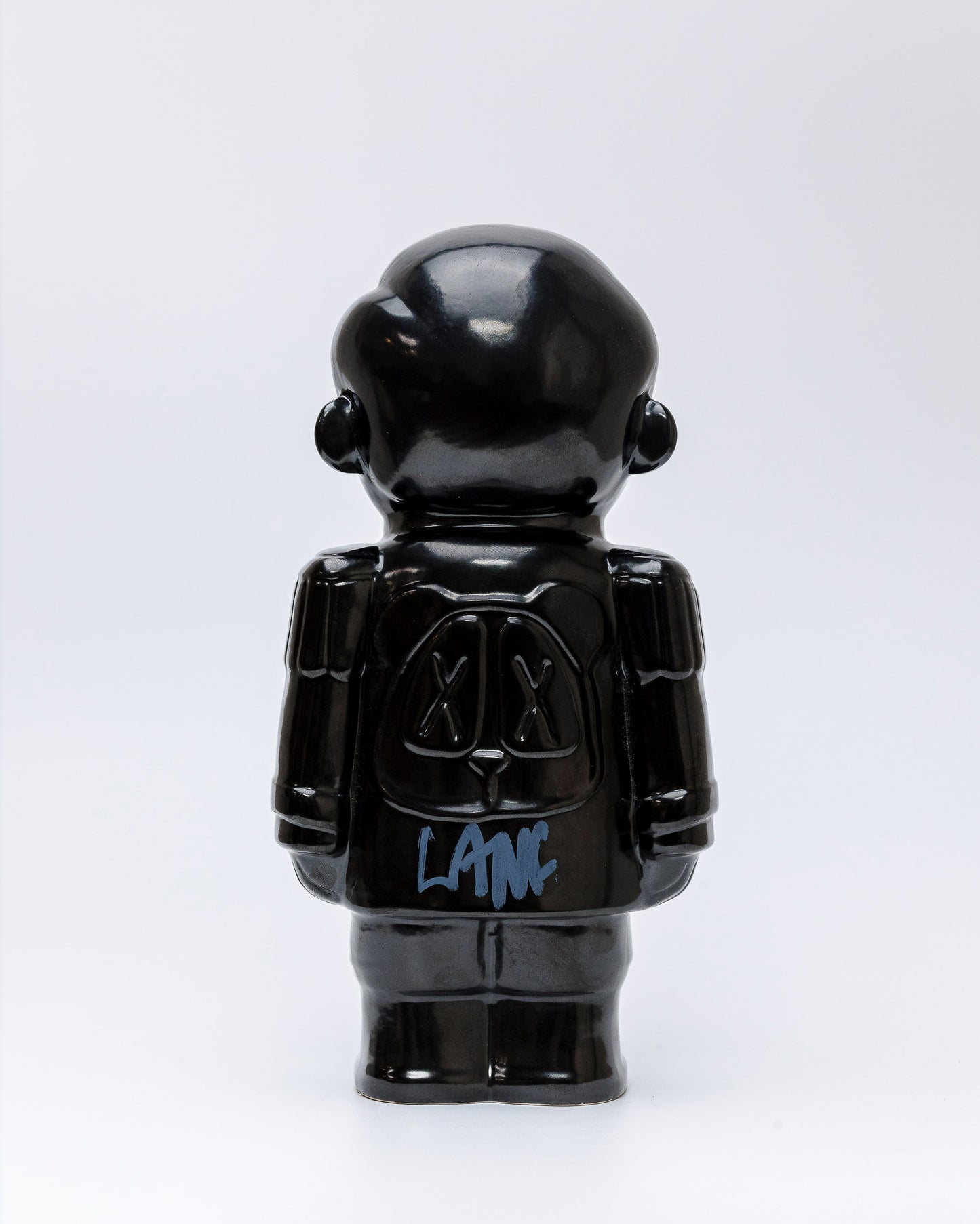 BOLOGNO.BOT.BLACK, escultura en porcelana
