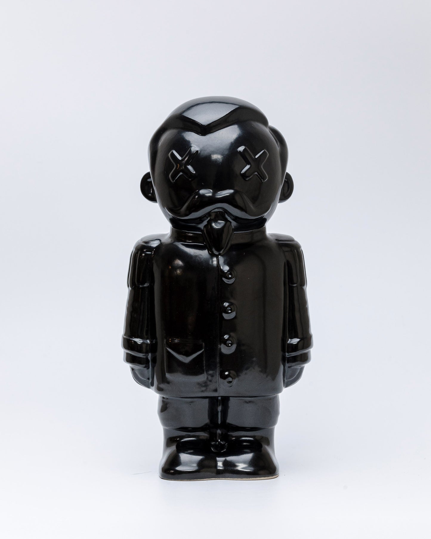 BOLOGNO.BOT.BLACK, escultura en porcelana