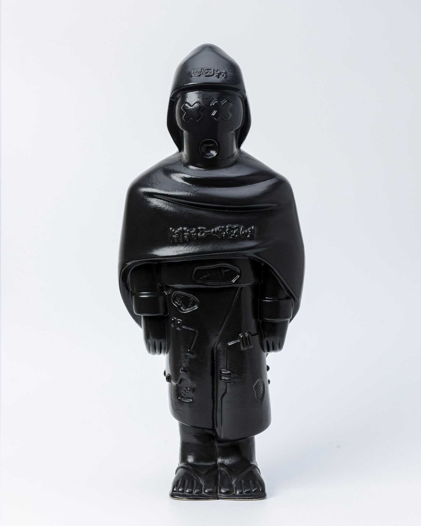GIGANTO.BOT, escultura en gress, y esmalte oscuro