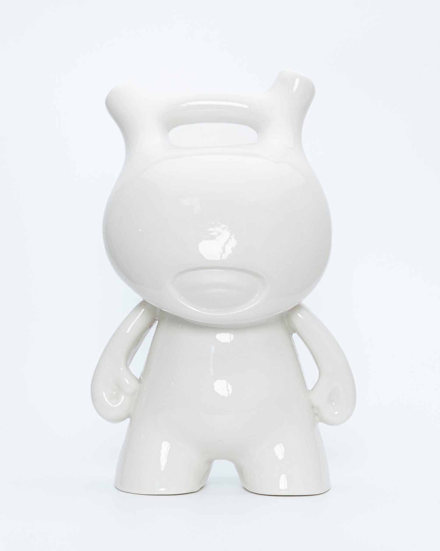 WAKO.TOY.AP, escultura en porcelana.