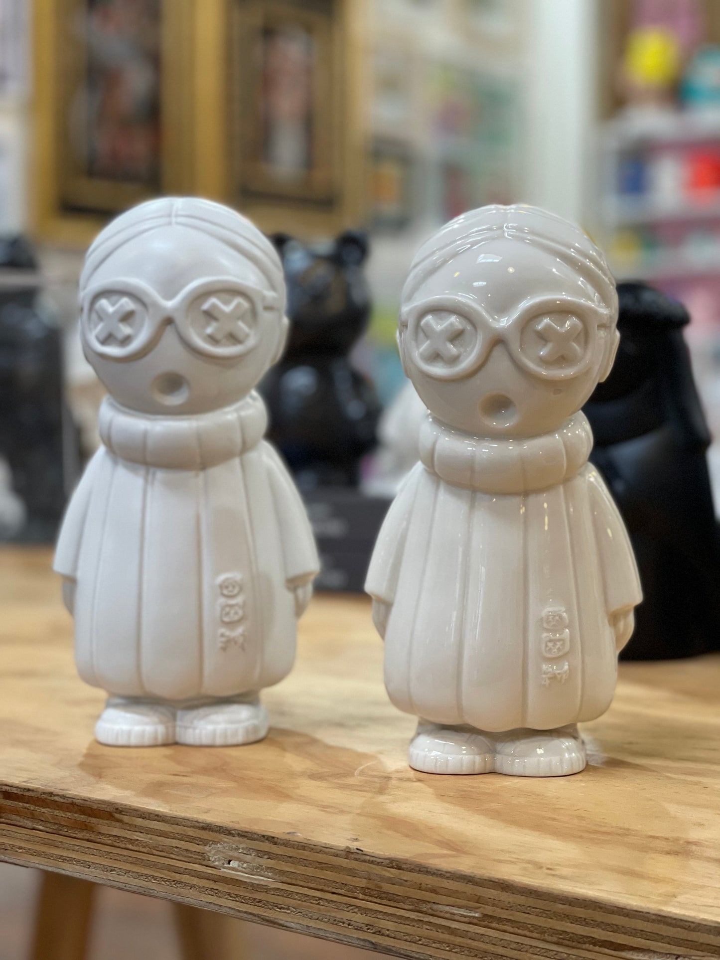 LA RETRO-NONNA.BOT, escultura en porcelana, Peruji, de El Imaquinario de Yute y Tocuyo