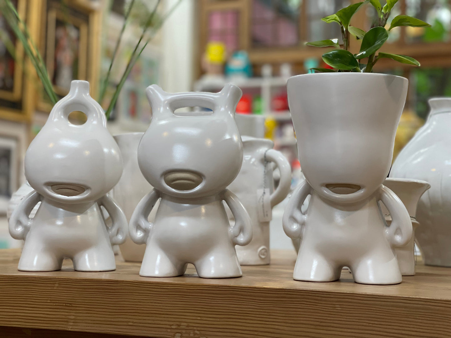 WAKO.TOY.AP, escultura en porcelana.