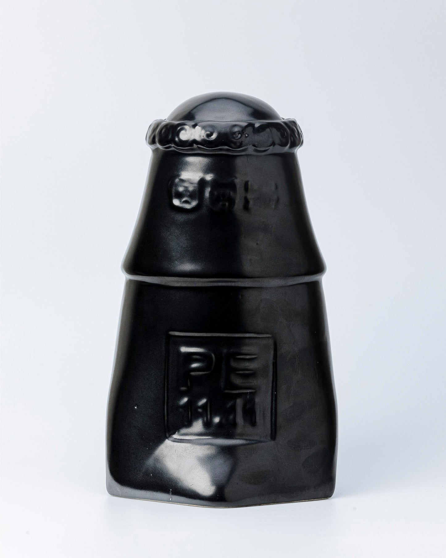 SANTARO.BOT.BLACK escultura en cerámica, Perujis, de El Imaquinario de Yute y Tocuyo